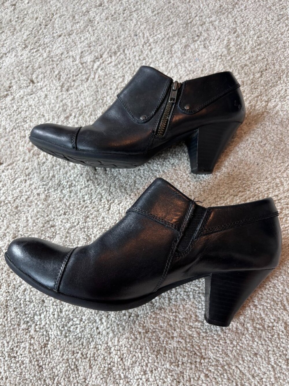 Born BOC Heeled Leather Black Bootie, Size 9 - Picture 3 of 10